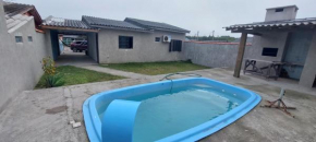 Casa com piscina próxima a praia